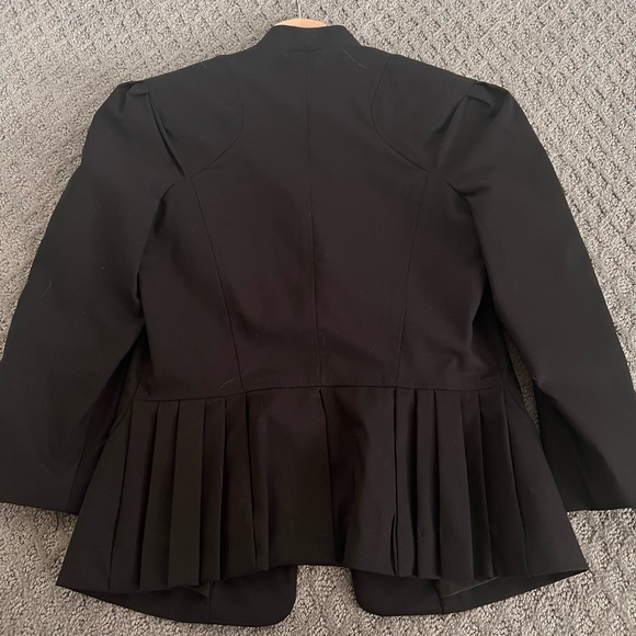 Beautiful jacket - Picture 2 of 4